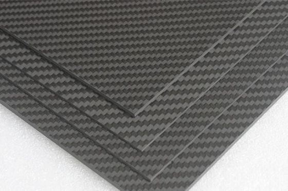 Hoja compuesta reforzada con fibra de carbono 3K de 200 * 300 mm Twill Brillante para motores de cuadricópteros RC