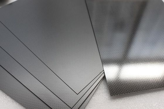 500X600mm Peso ligero y alta resistencia 3K placa de fibra de carbono llana brillante